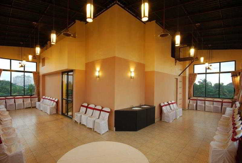 Treebo Trend Time Square Marine Drive Otel Kochi Dış mekan fotoğraf