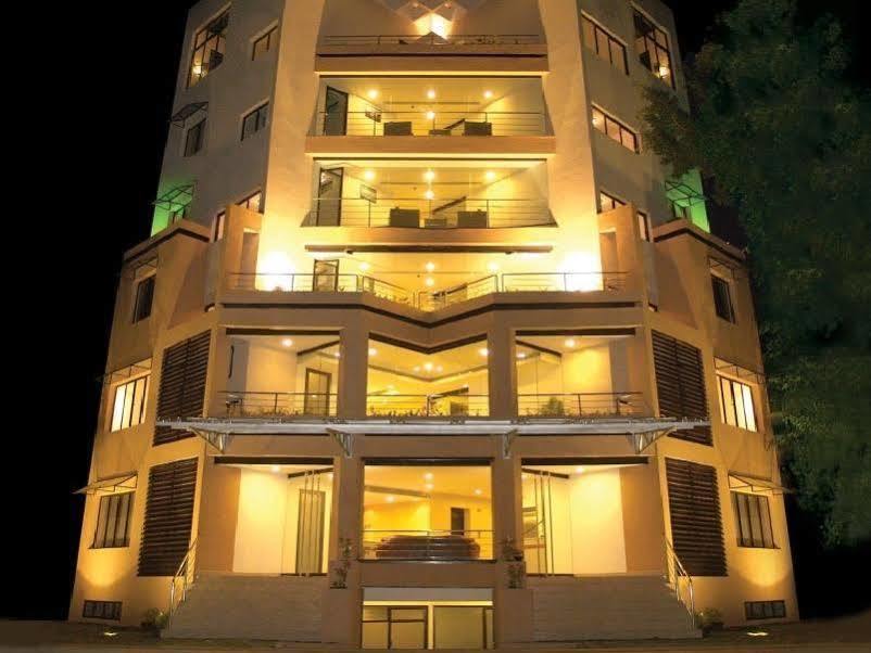 Treebo Trend Time Square Marine Drive Otel Kochi Dış mekan fotoğraf